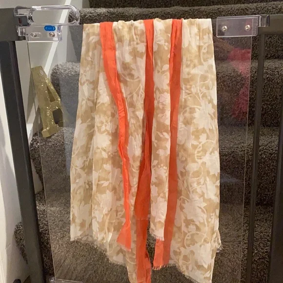 Banana republic women’s scarf. BMWT - Picture 3 of 4